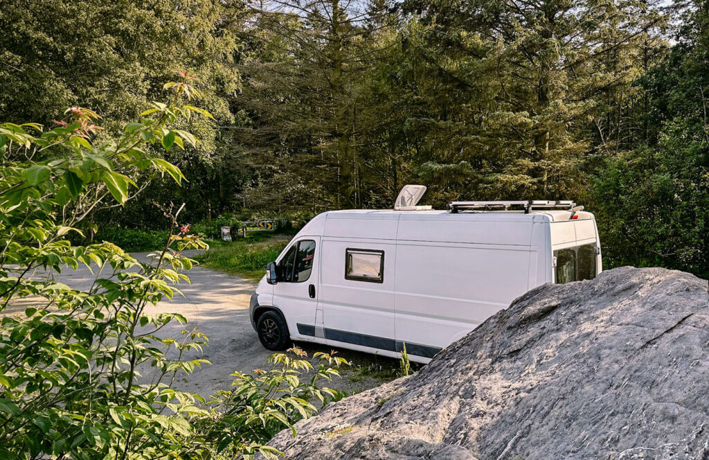 Campervan Stellplatz im Wald